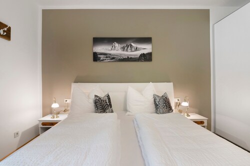 Ferienwohnung 'UNTN' mit Bergblick, privater Terrasse und WLAN