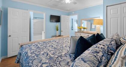 Cozy OL Retreat, Short Walk to Beach & Outdoor TV