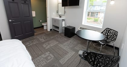Room 1 - Queen