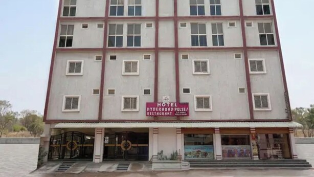 A multi-story hotel with a sign indicating it includes a restaurant.