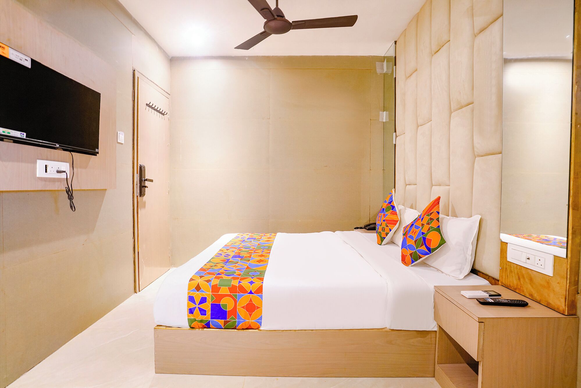 Egyptian cotton sheets, premium bedding, in-room safe, desk