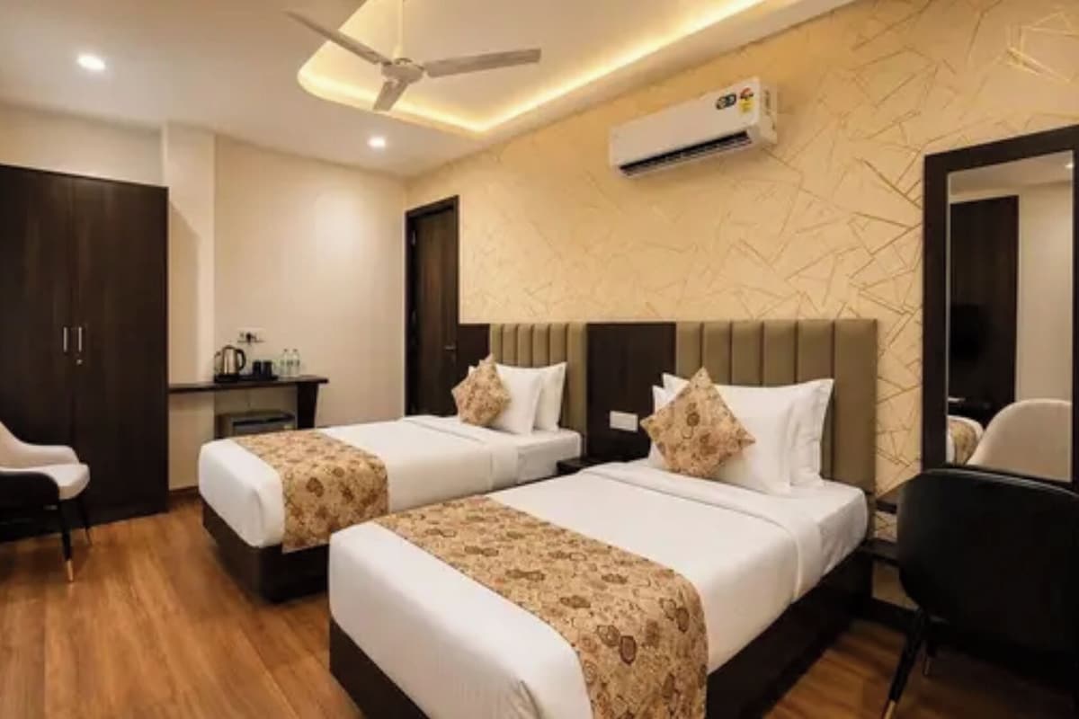 Premium Room | Egyptian cotton sheets, premium bedding, in-room safe, desk