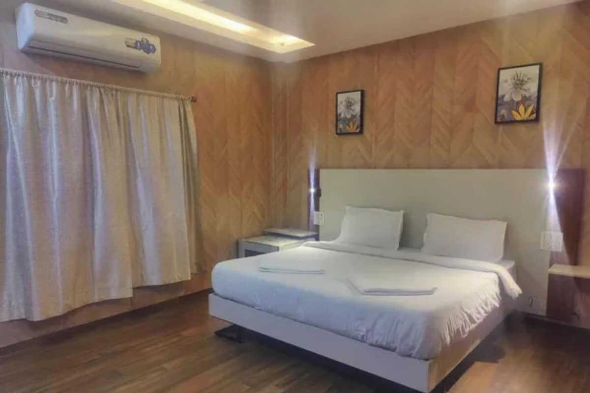 Executive Room | Egyptian cotton sheets, premium bedding, in-room safe, desk
