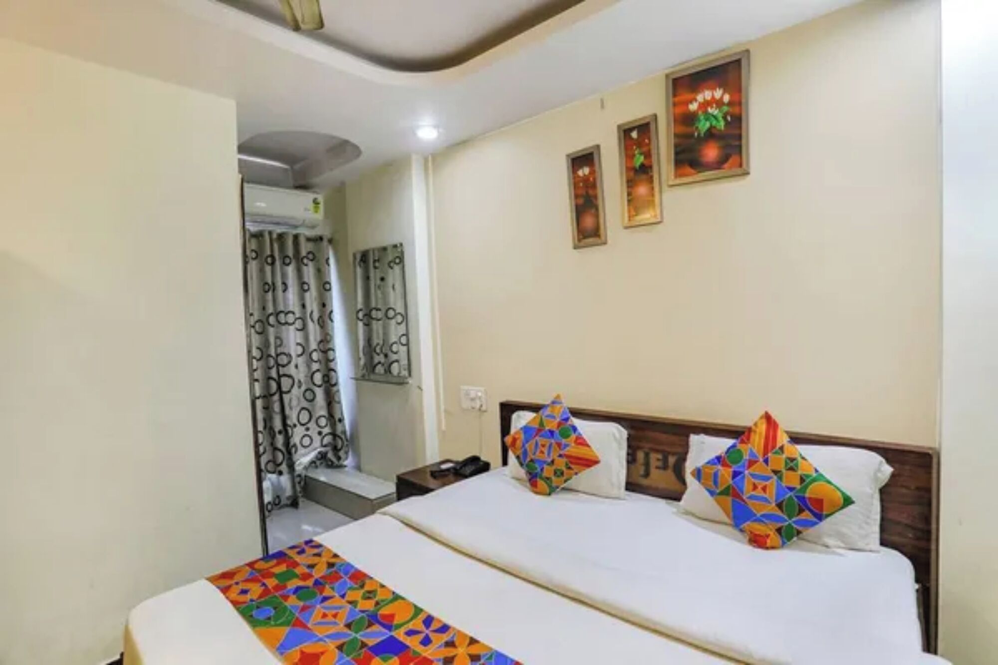 Deluxe Room | Egyptian cotton sheets, premium bedding, in-room safe, desk