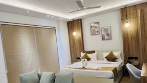 Egyptian cotton sheets, premium bedding, in-room safe, desk - Fabhotel Prime Da Marion (New Delhi)