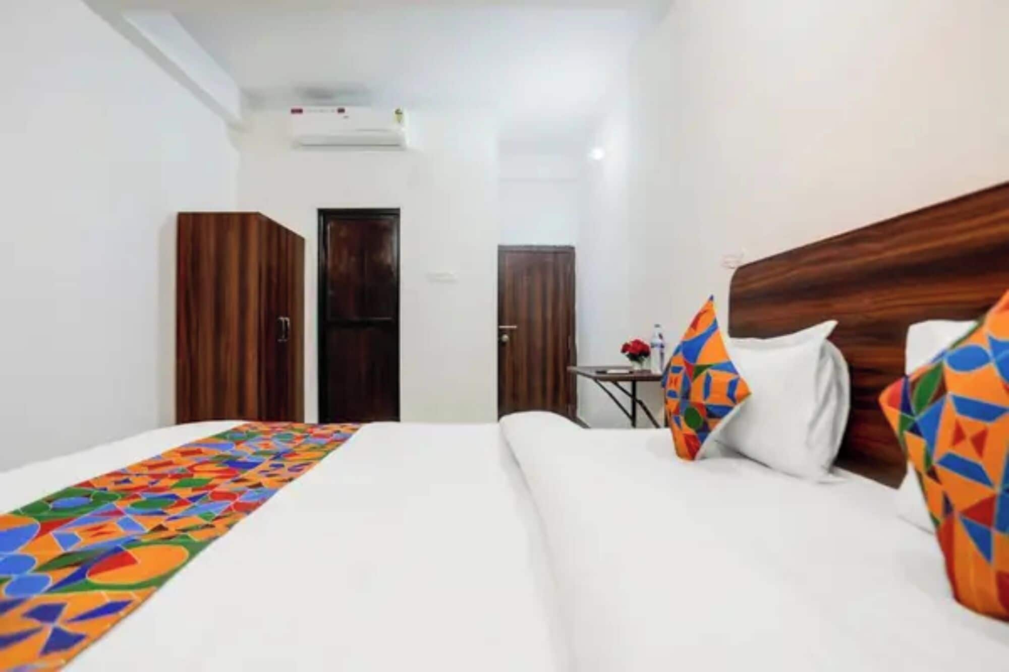 Deluxe Room | Egyptian cotton sheets, premium bedding, in-room safe, desk