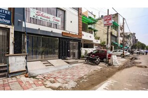 Unclassified image, 2 of 41, button - Fabhotel Shine Inn (New Delhi)