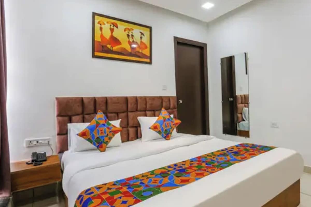 Premium Room | Egyptian cotton sheets, premium bedding, in-room safe, desk