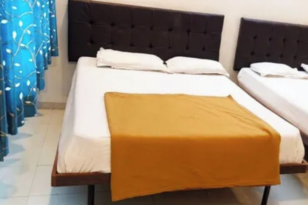 Deluxe Room | Egyptian cotton sheets, premium bedding, in-room safe, desk
