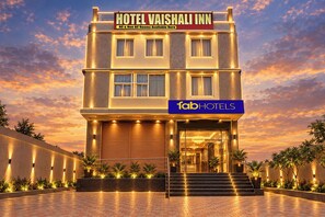 A hotel with a sign for 'HOTEL VAISHALI INN' and 'fabHOTELS' branding. - Fabhotel Vaishali Inn (Jaipur)