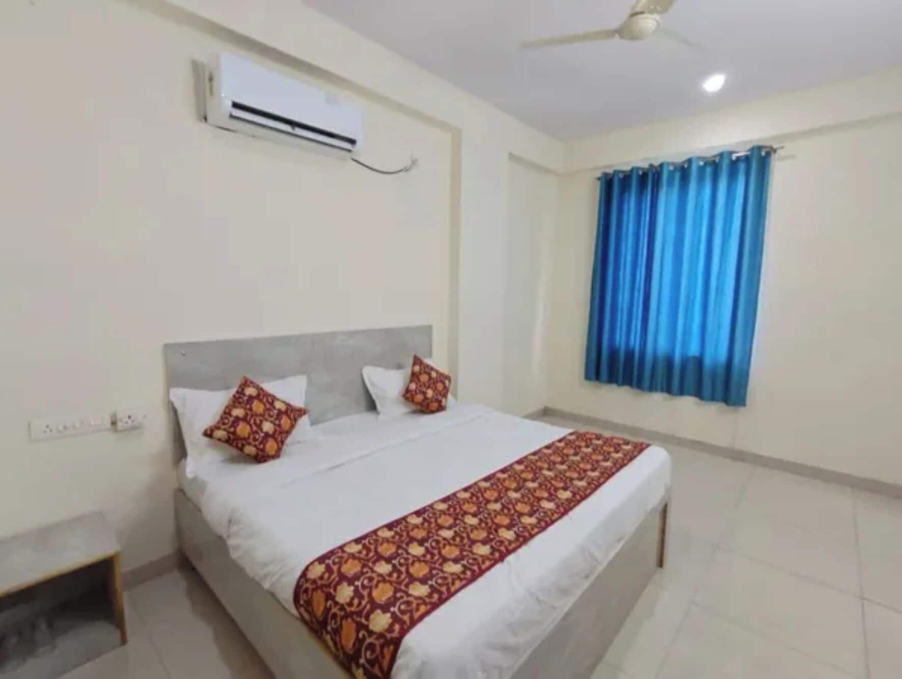 Deluxe Room | Egyptian cotton sheets, premium bedding, in-room safe, desk