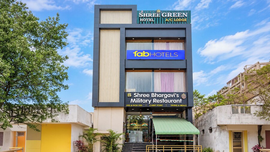 Fabhotel Shree Green