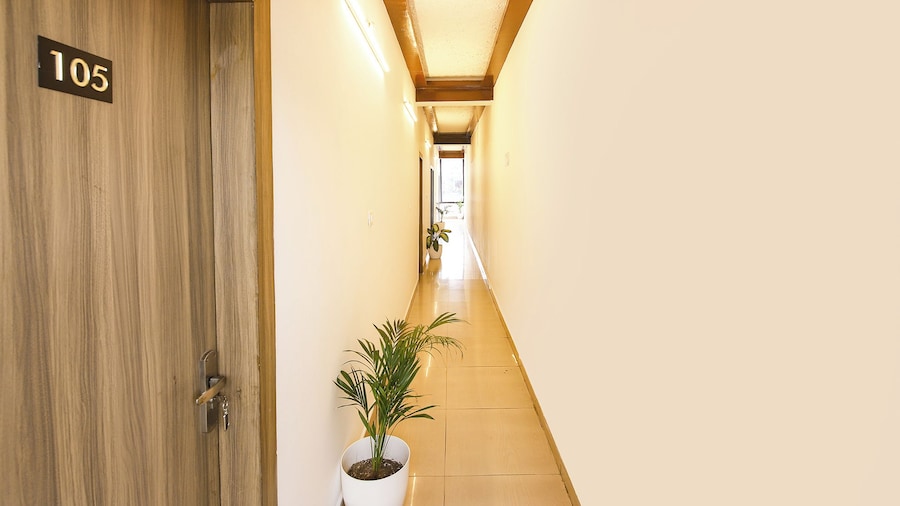Fabhotel Hills Aura