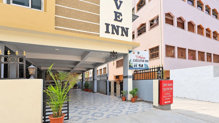 Fabhotel Aruna Executive Inn