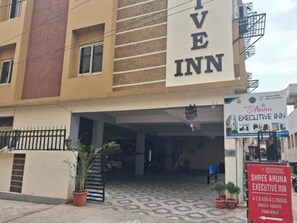 Exterior - Fabhotel Aruna Executive Inn (Visakhapatnam)