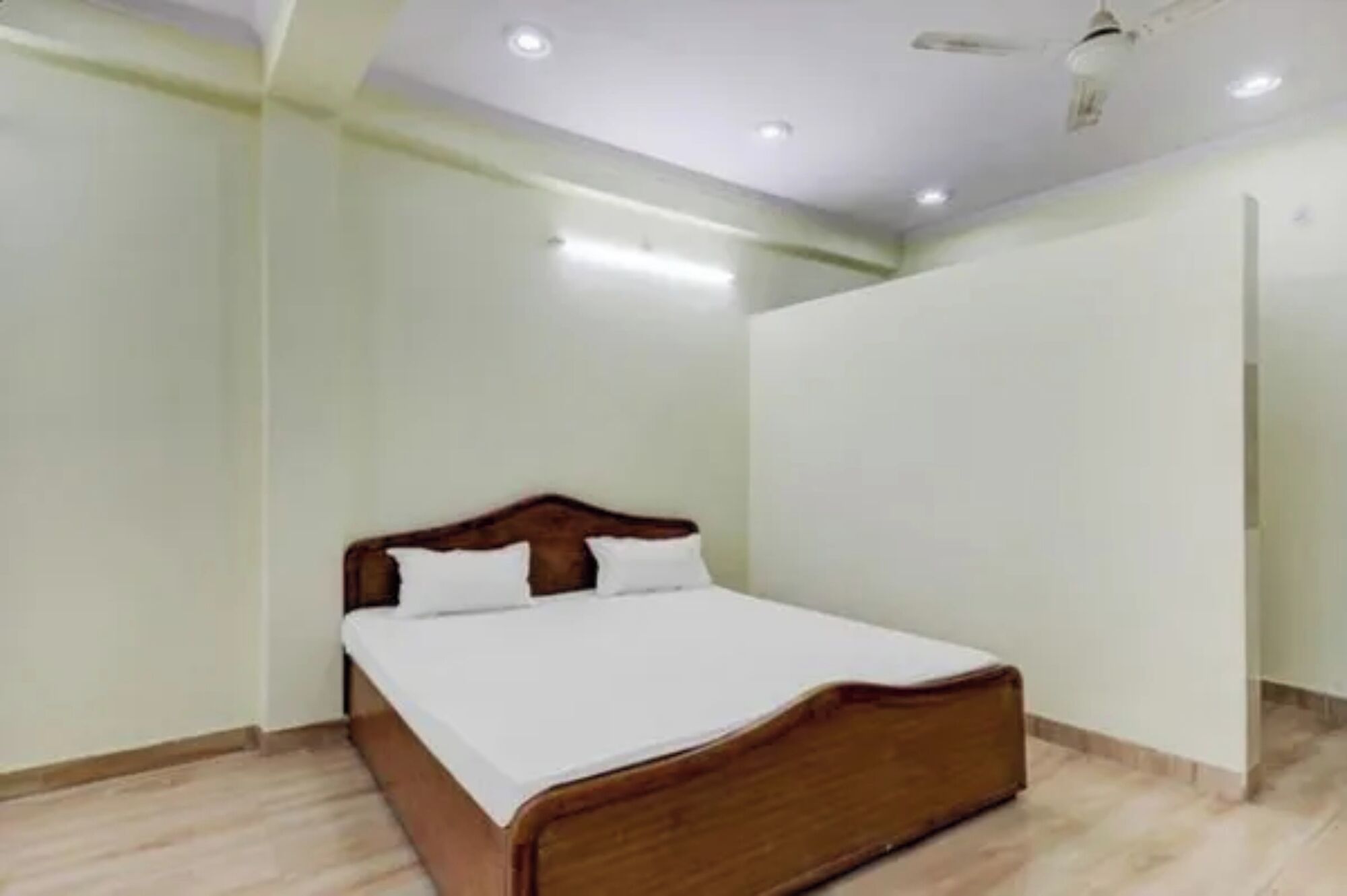 ห้องเอ็กเซกคิวทีฟ | ผ้าปูที่นอนฝ้ายอียิปต์, เครื่องนอนระดับพรีเมียม, ตู้นิรภัยในห้องพัก