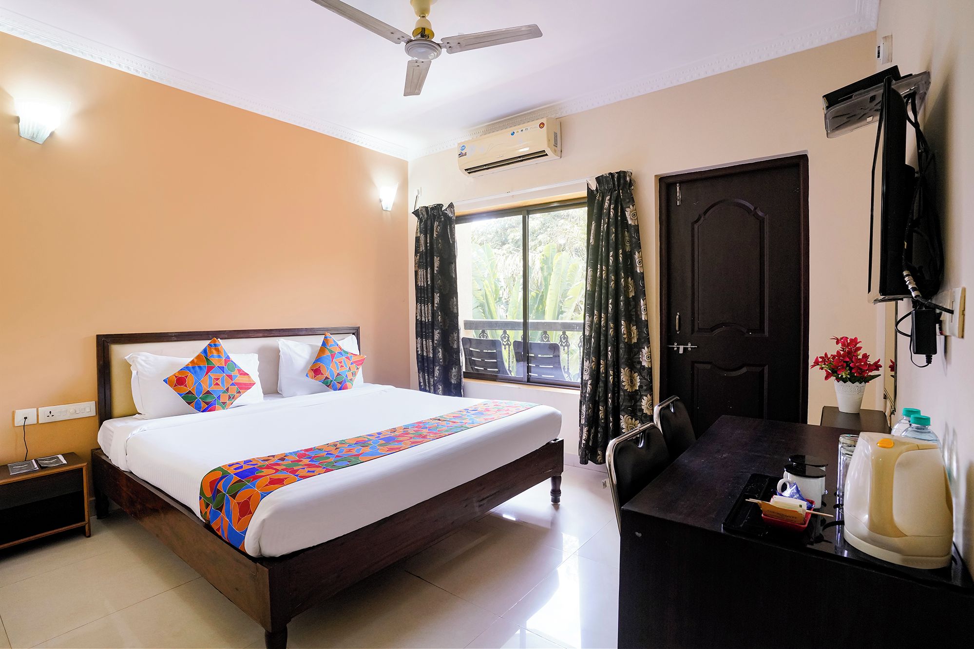 Premium Room | Egyptian cotton sheets, premium bedding, in-room safe, desk