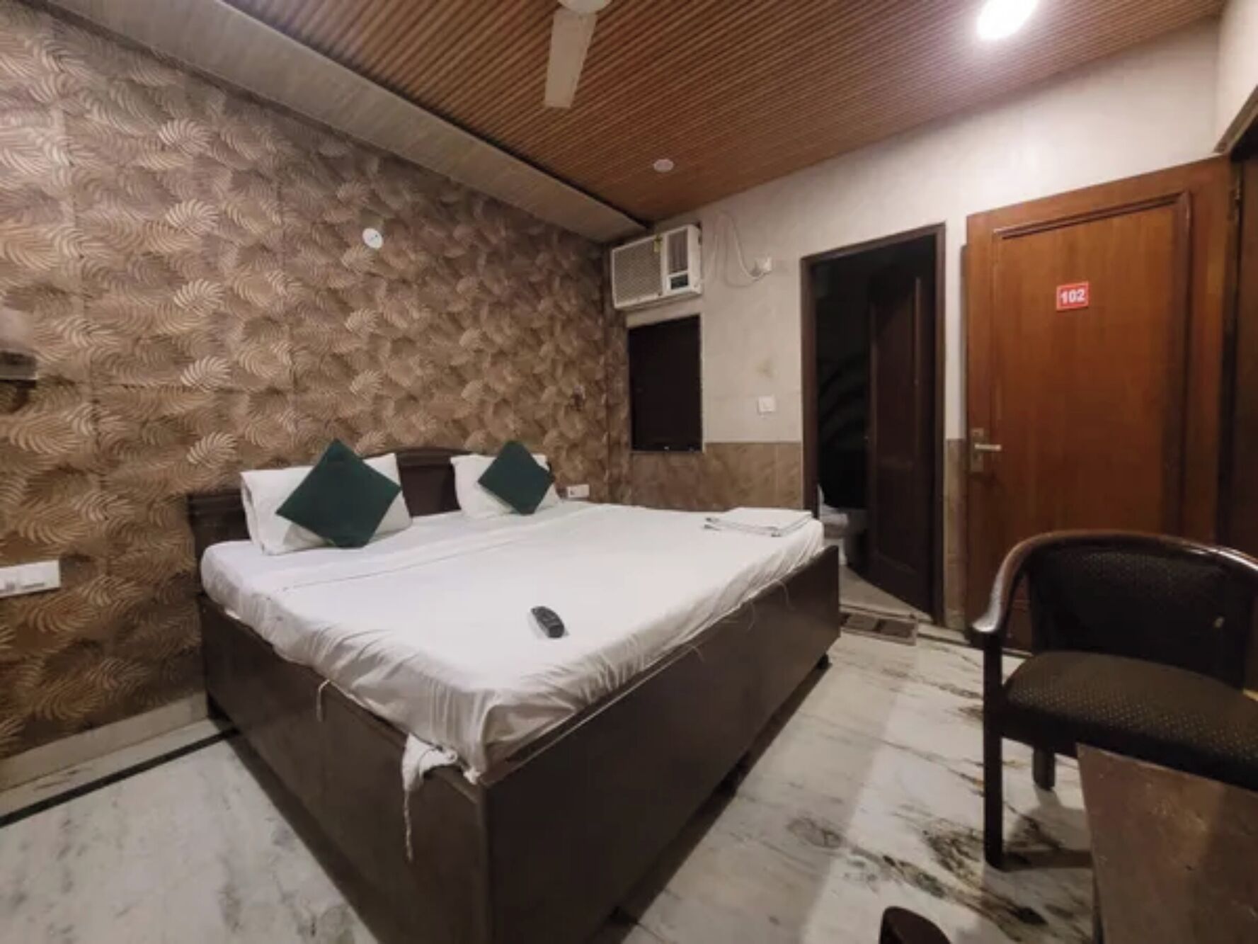 Deluxe Room | Egyptian cotton sheets, premium bedding, in-room safe, desk
