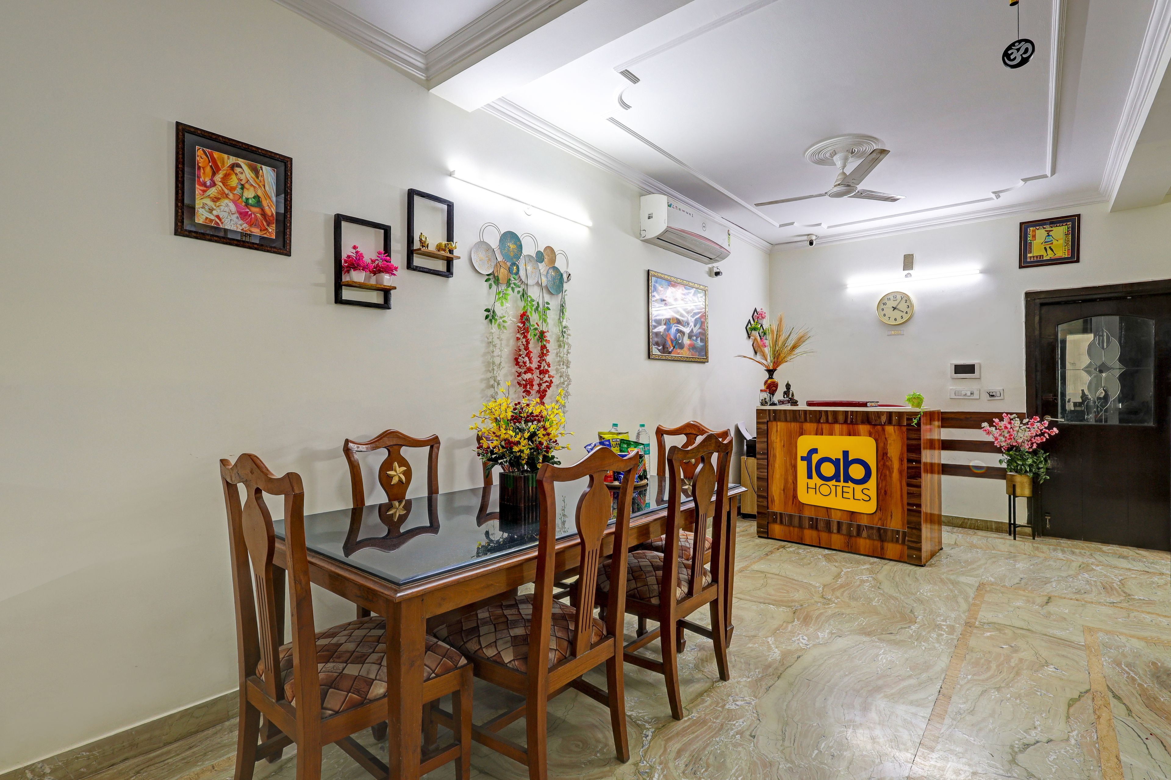 Quầy tiếp tân
