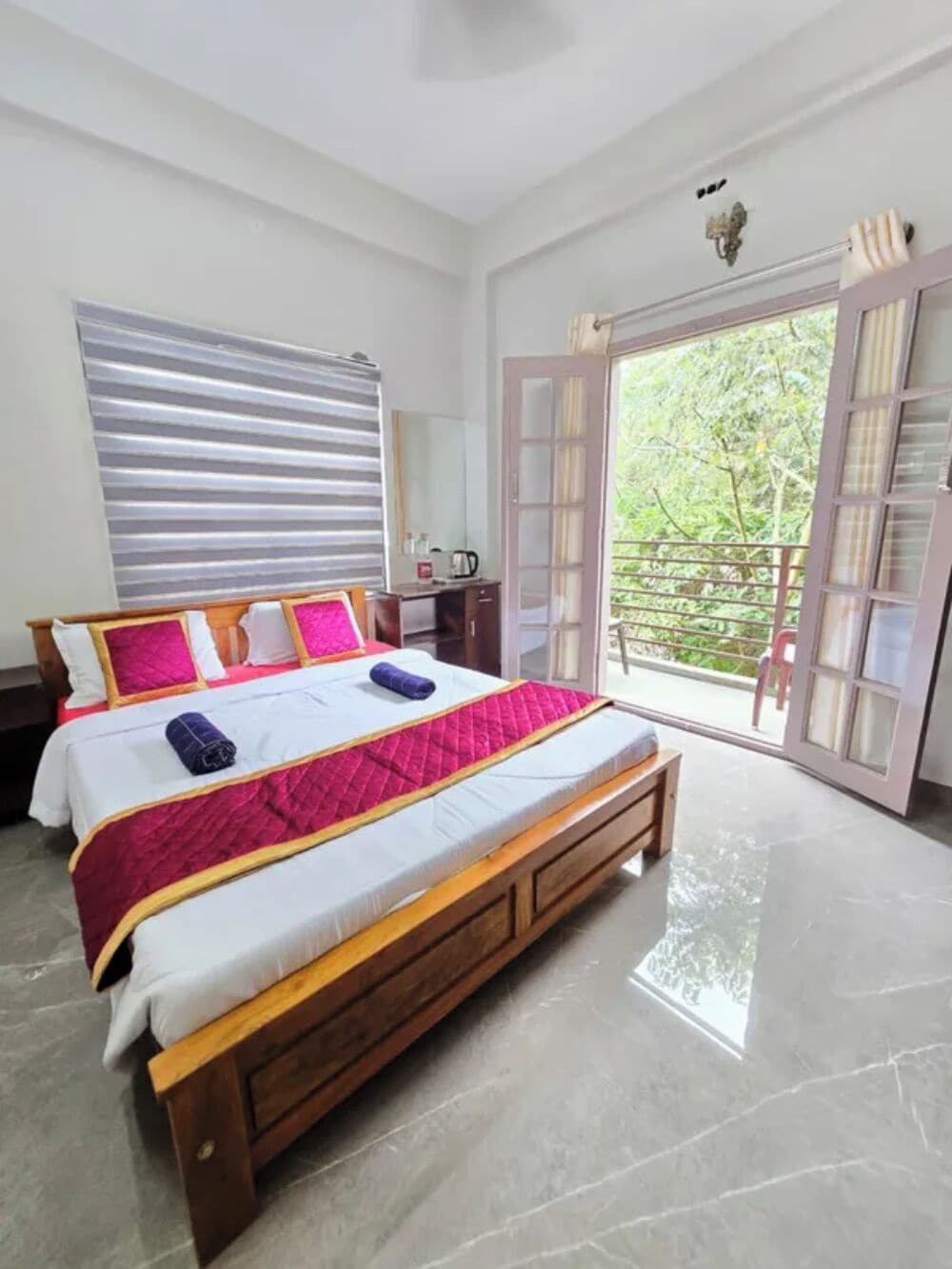 Egyptian cotton sheets, premium bedding, in-room safe, desk