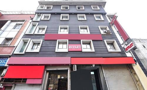 Fabhotel Rivlet Central