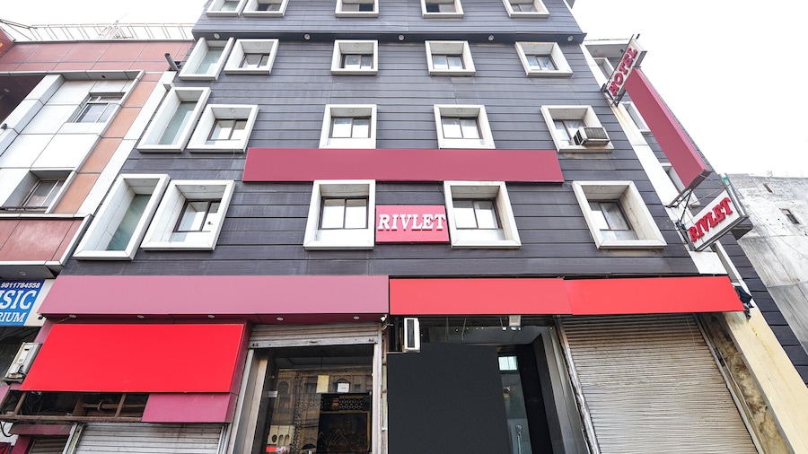 Fabhotel Rivlet Central