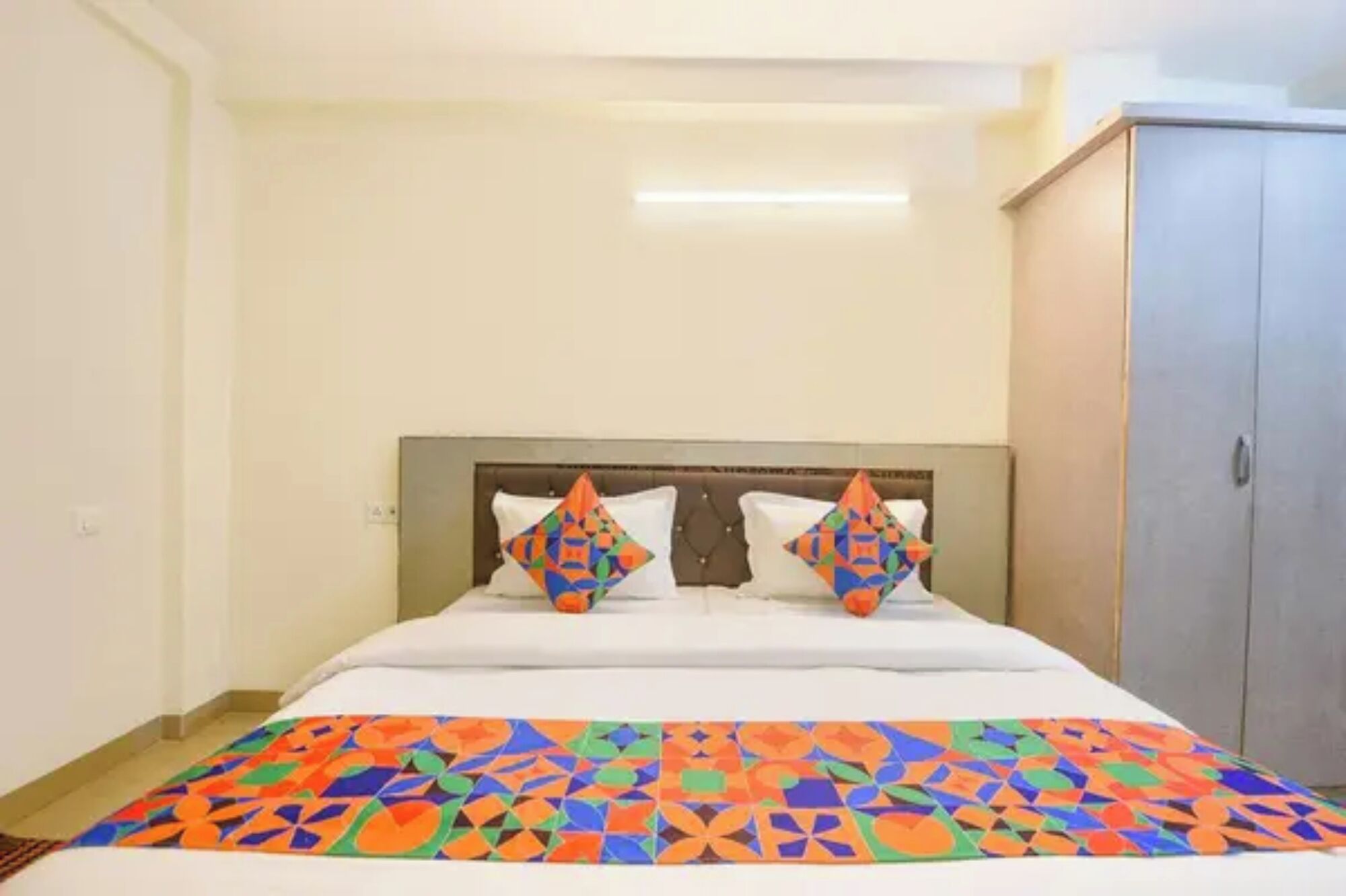 Egyptian cotton sheets, premium bedding, in-room safe, desk