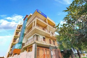 Unclassified image, 3 of 34, button - Fabhotel Aspl 44 (Noida)