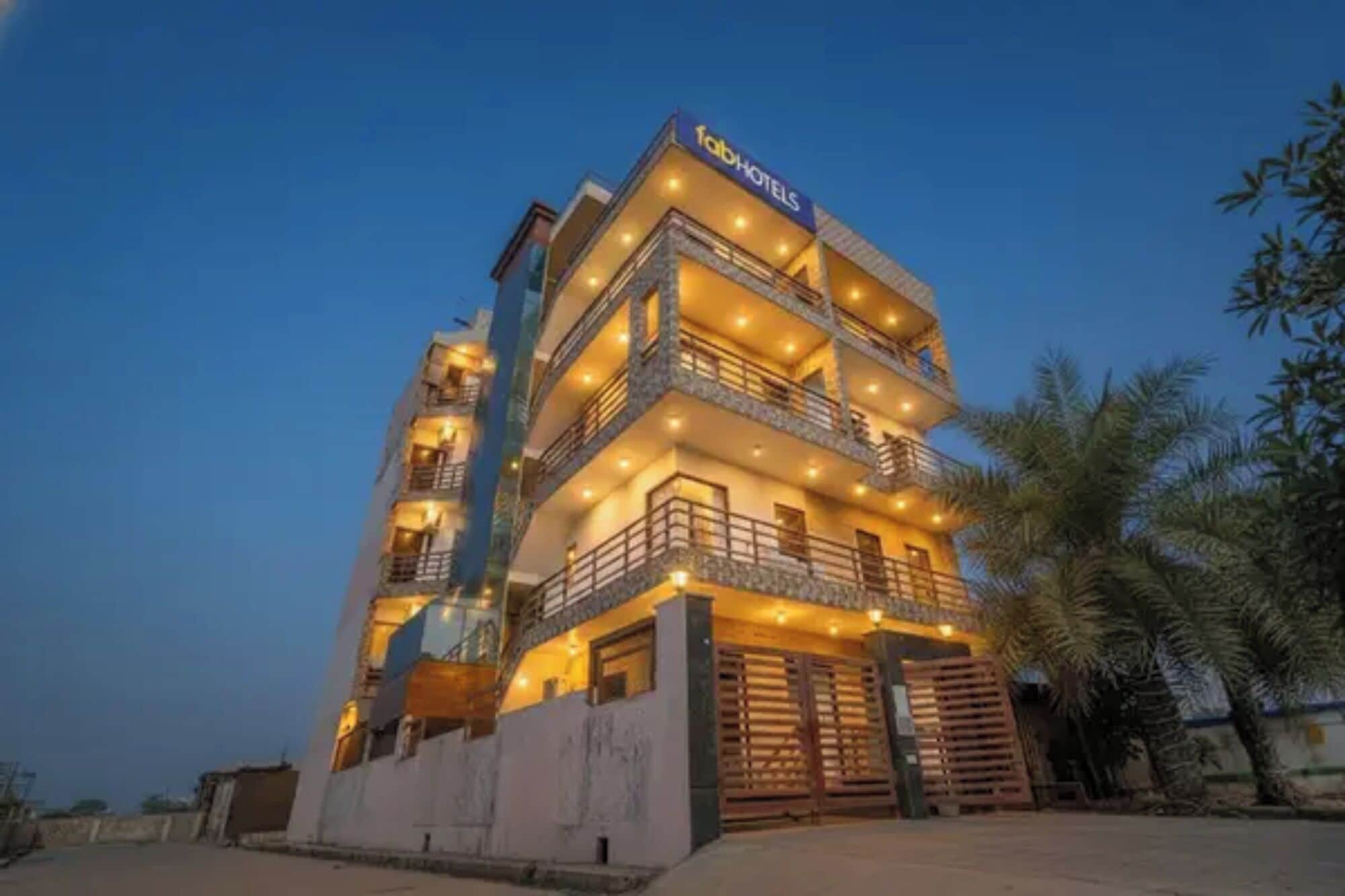 A multi-story hotel with balconies and a sign indicating it is a Tab Hotel.
