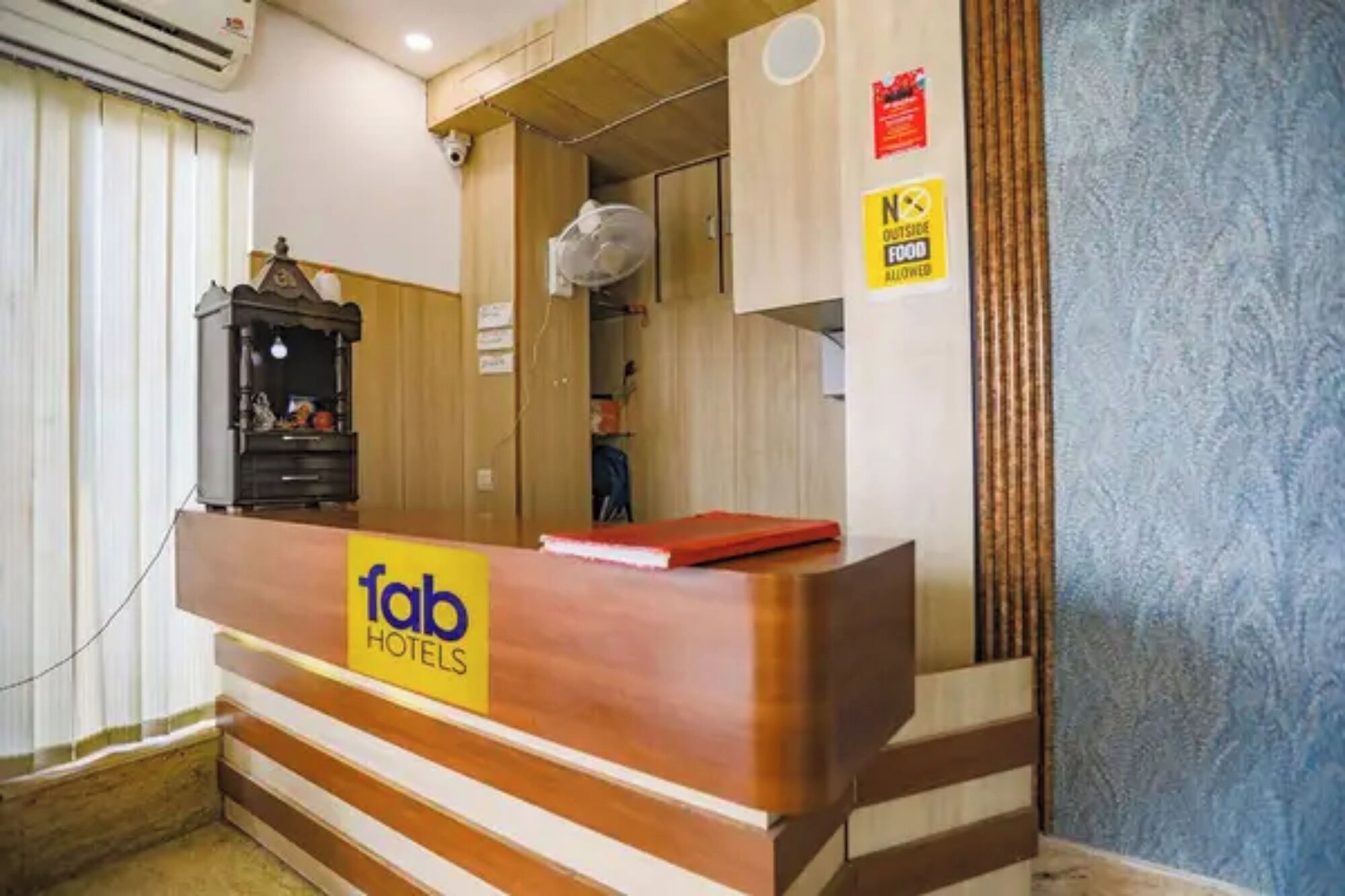Quầy tiếp tân