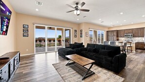 Smart TV - Riverfront Cove + Boat Launch 
Swim. Boat. Repeat. (Bullhead City)