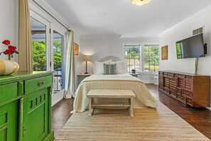 Room - Satsuma Suite at Jubilee Suites Bed & Breakfast. 2Q/1B Overlooking Mobile Bay (Fairhope)