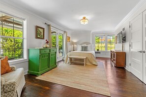 Room - Satsuma Suite at Jubilee Suites Bed & Breakfast. 2Q/1B Overlooking Mobile Bay (Fairhope)