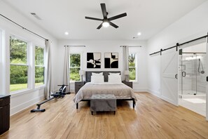 Room - New Luxury Family-Friendly Getaway 4BR Home Near Atlanta/Sleeps 14+ (Lawrenceville)