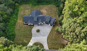 Exterior - New Luxury Family-Friendly Getaway 4BR Home Near Atlanta/Sleeps 14+ (Lawrenceville)