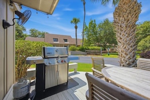 Outdoor dining - 2BR Condo for 6 w Patio & Resort Pool, Near Beach! (Hilton Head Island)