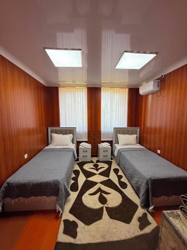 Perfect 3-bedroom bed & breakfast with AC in tranquil Chaek