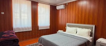 Perfect 3-bedroom bed & breakfast with AC in tranquil Chaek