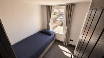 3 bedrooms, iron/ironing board, free WiFi, bed sheets