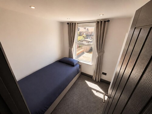 Tranquil Haven in Hornchurch - 3 bed House