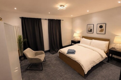 Tranquil Haven in Hornchurch - 3 bed House