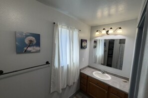 Bathroom - Adventure Hub (Filer)