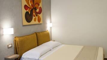Comfort Triple Room, Non Smoking, Private Bathroom | Desk, WiFi (free)