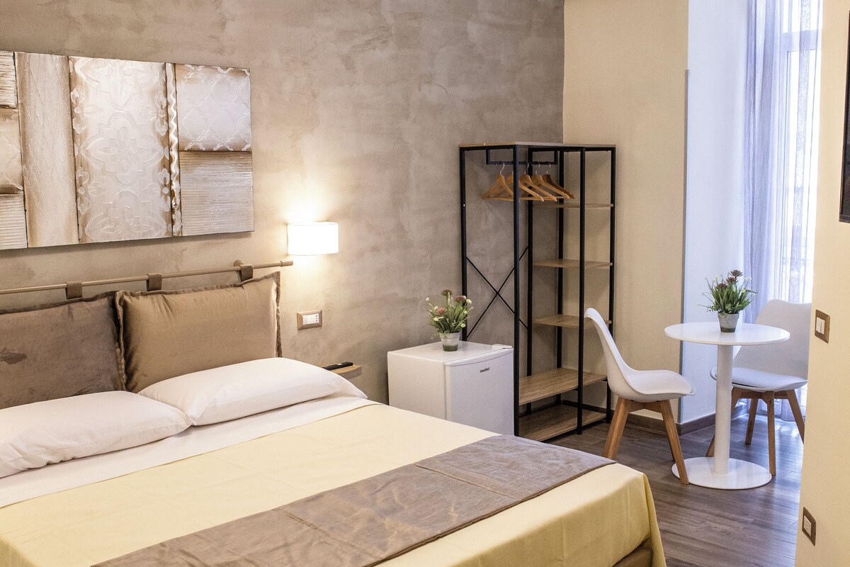Comfort Single Room, 1 King Bed, Non Smoking, Private Bathroom