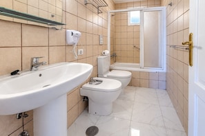 A bathroom with a sink, toilet, and shower. - GuestReady - Eva A 4 pax (Los Quemados)