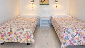 2 bedrooms, iron/ironing board, travel crib, WiFi (free)