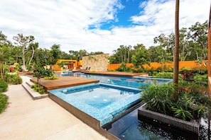 Pool - 3-bedroom condo in brilliant Tulum with AC and fitness room (Tulum)