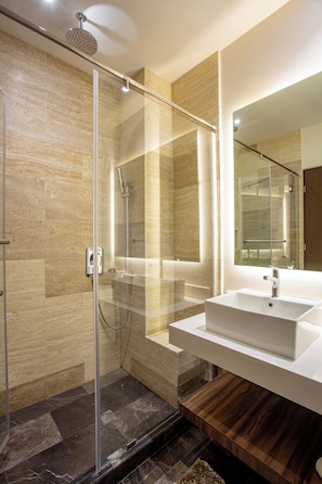 Bathroom - 3-bedroom condo in brilliant Tulum with AC and fitness room (Tulum)