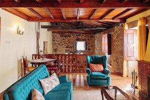 Unclassified image, 4 of 15, button - Vrbo Property (Povoa De Lanhoso)