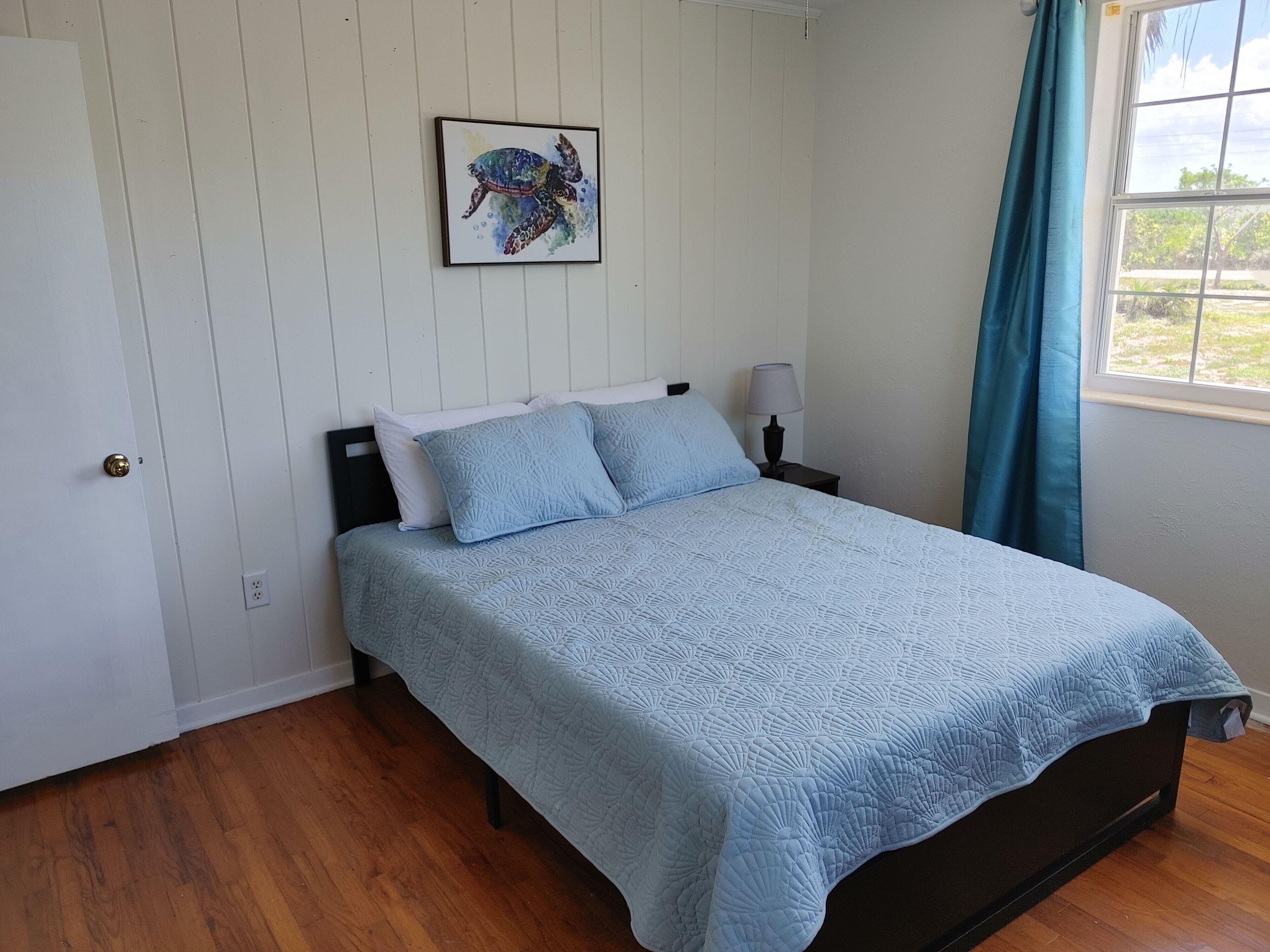 8 bedrooms, iron/ironing board, WiFi, bed sheets